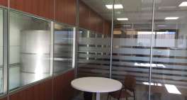 Mampara y mesa reunión