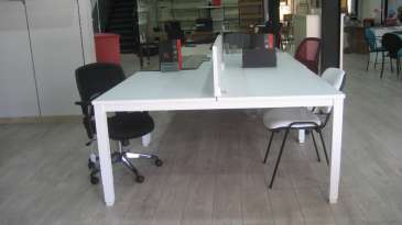 Mesa blanca multipuesto